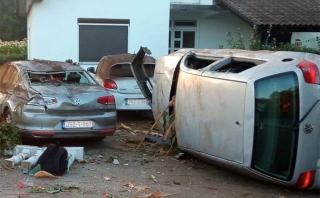 Široki Brijeg: Automobil završio u dvorištu kuće, oštećeno više vozila