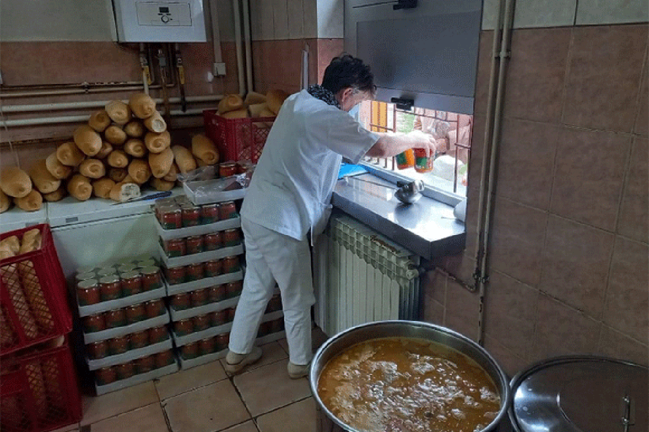 Javne kuhinje u BiH hrane oko 19.000 osoba, redovi su svakim danom sve duži