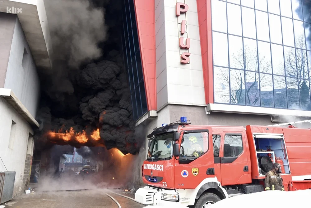 Izbio veliki požar u tržnom centru u Sarajevu