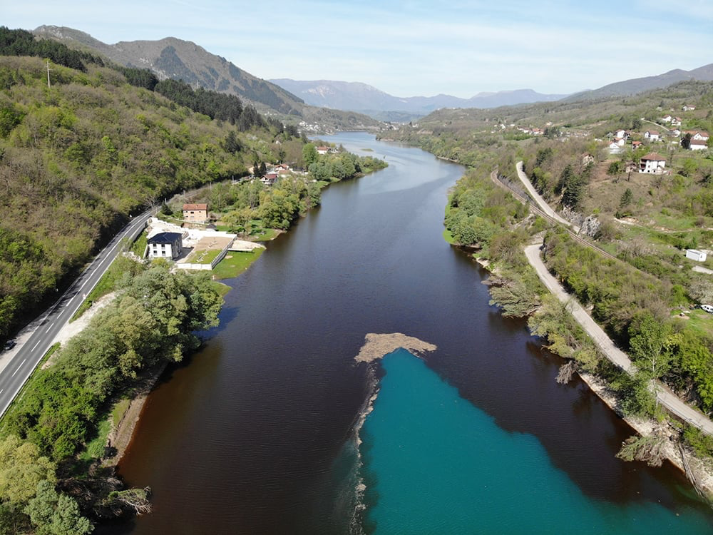 Jablaničko jezero poprimilo zastrašujući izgled