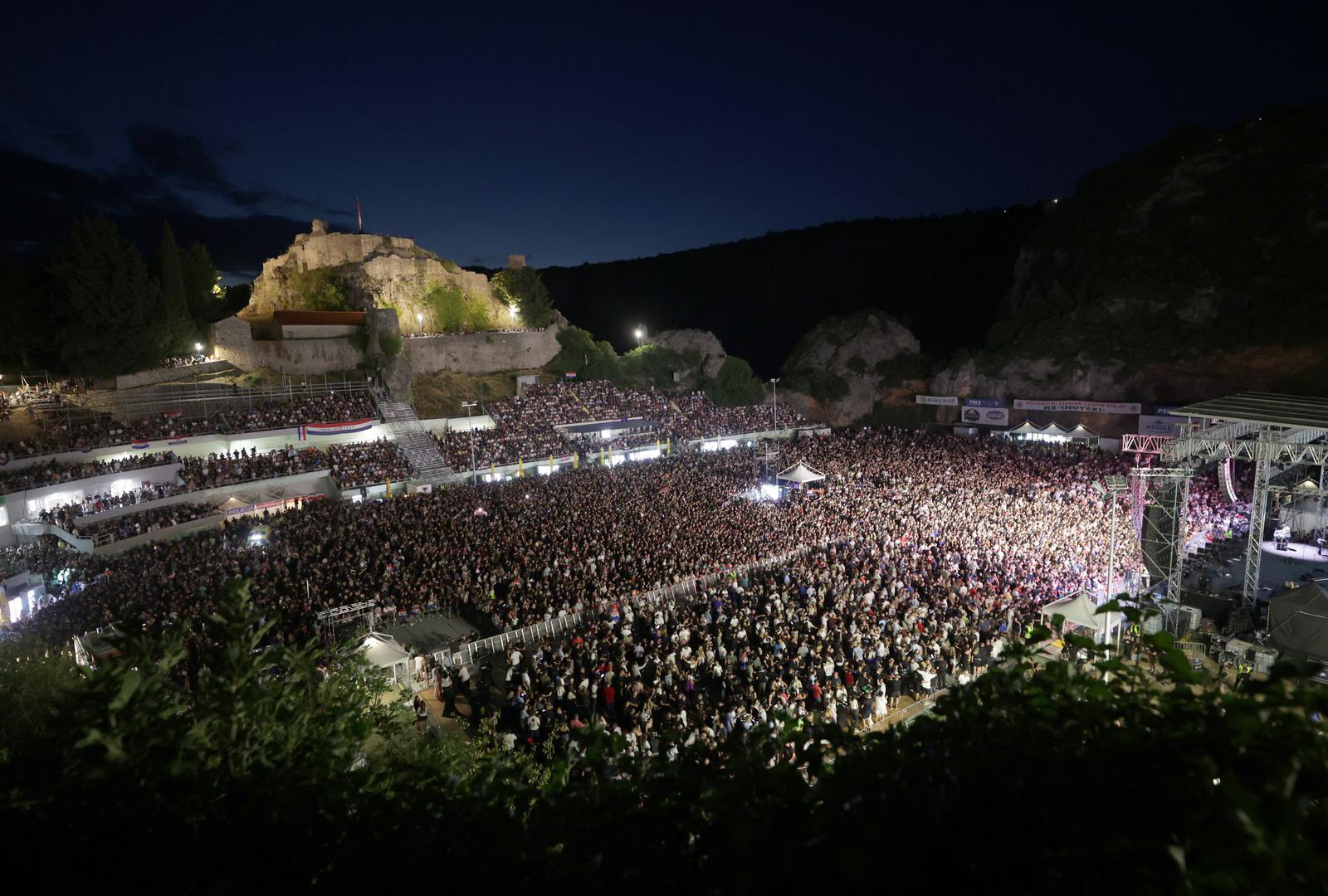 FOTO Pogledajte odličnu atmosferu na koncertu Thompsona, Zečića i Mate Bulića