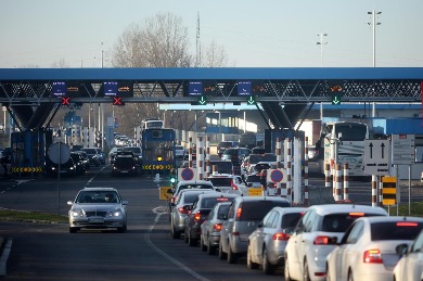 Gužve na graničnim prijelazima u BiH, za vikend granicu prešlo 683.615 osoba