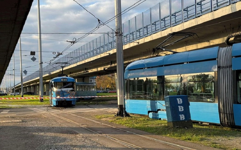 Sudar tramvaja i autobusa u Zagrebu, jedna osoba poginula