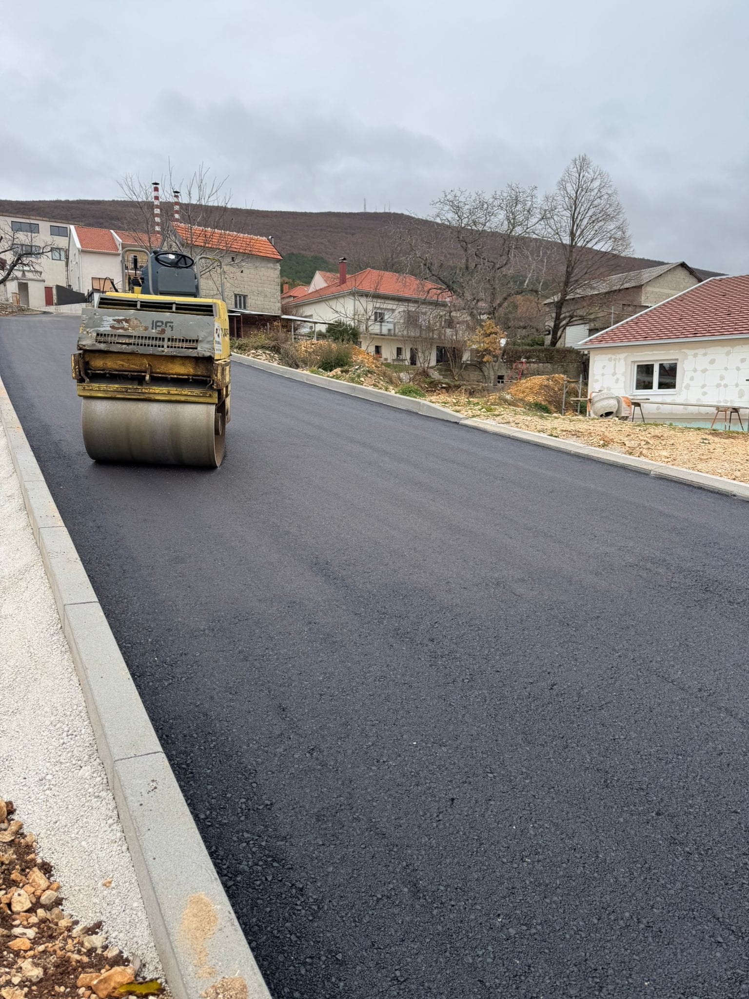 Poboljšanje prometne infrastrukture u Posušju: Novi asfalt u Gornjim Jukićima