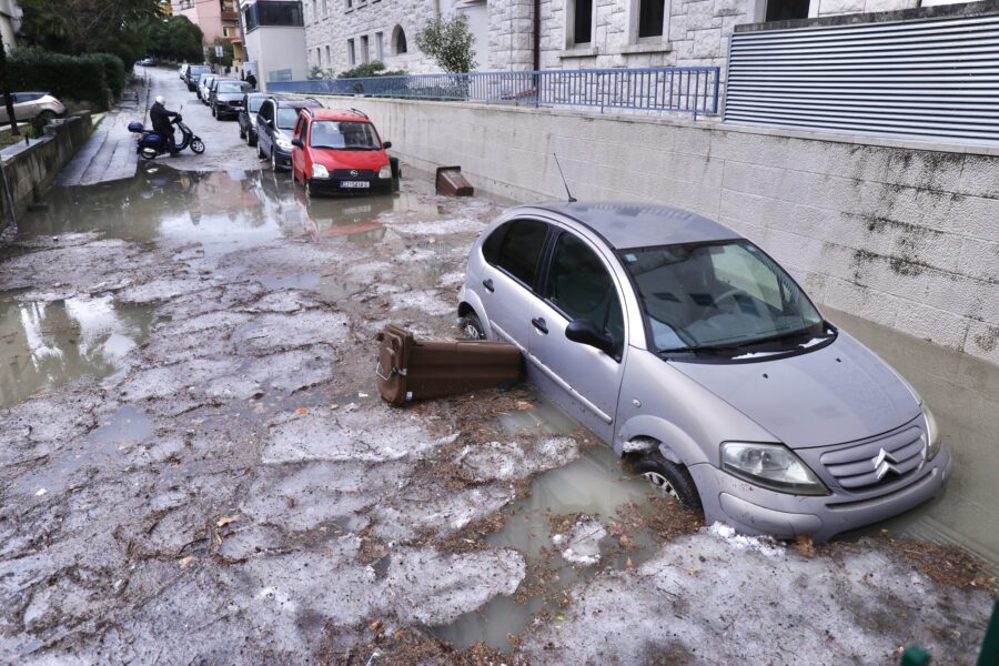 Snažno nevrijeme u Splitu. Ulice potopljene